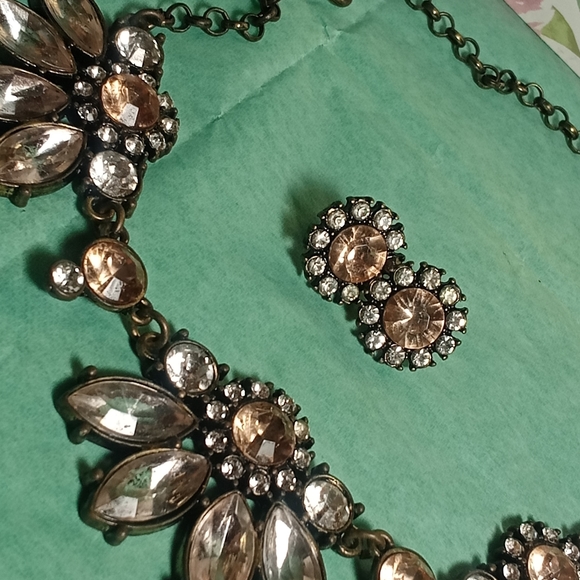 Rhinestone necklace and earings - Picture 3 of 5